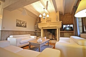 Smart TV, fireplace, foosball, table tennis - Rental Residence with 2 swimming pools, jacuzzi, sauna, billiards (Sarlat-La-Canéda)