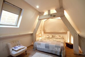 6 slaapkamers, een strijkplank/strijkijzer, reisbedje, gratis wifi