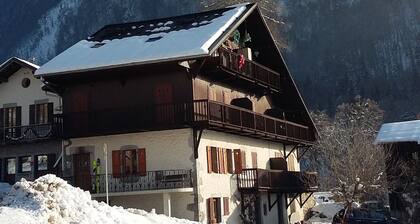 SAMOENS-Bel Appartement-4 personnes ds un chalet savoyard traditionnel-Expo SUD