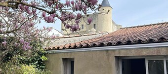 Charming Renovated House with Garden near Noirmoutier Castle, 2km from Beaches, Sleeps 4