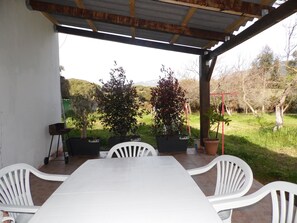 Outdoor dining - 70 m2 Rental near sea / mountain (Cargèse)