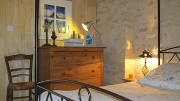 1 habitación, tabla de planchar con plancha, cuna de viaje y wifi