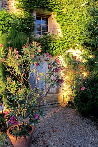 Emmas Cottage Hütte ruhig im Weinberg 3 km von der Stadt. In der Nähe von Royan