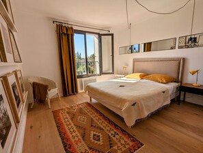 4 Schlafzimmer, Zimmersafe, Schreibtisch, Bügeleisen/Bügelbrett