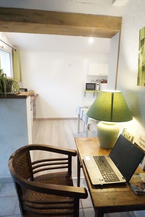 المنشأة من الداخل