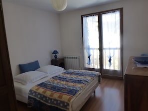 5 camere, ferro/asse da stiro, culla da viaggio, Wi-Fi gratuito