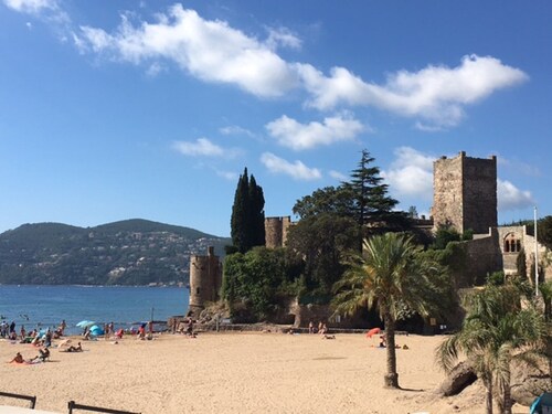 Villa 300 meters from sandy beaches, residential area Mandelieu la Napoule