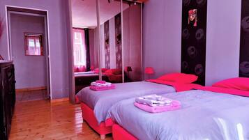2 bedrooms, iron/ironing board, travel cot, free WiFi