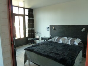 2 bedrooms, iron/ironing board, travel cot, free WiFi