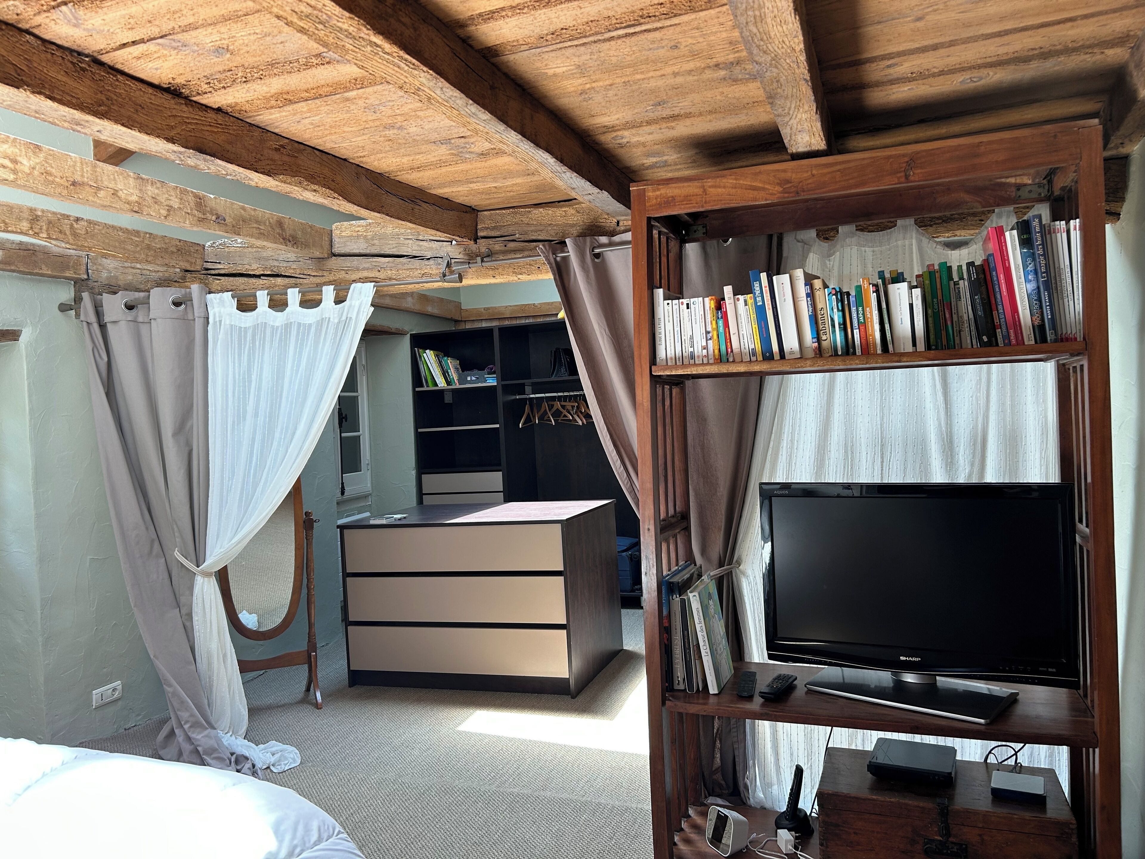 6 chambres, fer et planche à repasser, lit parapluie, Wi-Fi