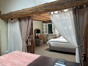 6 bedrooms, iron/ironing board, travel crib, WiFi