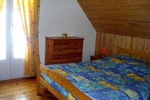 3 bedrooms, iron/ironing board, travel crib, free WiFi - COMFORTABLE CHALET, QUIET, MAGNIFICENT VIEW, IDEAL FOR YOUR HOLIDAYS. (Béost)