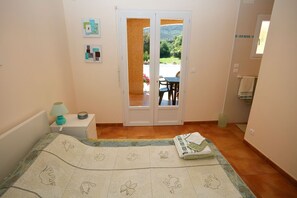 4 makuuhuonetta, silitysrauta/-lauta, vauvan matkasänky, ilmainen Wi-Fi