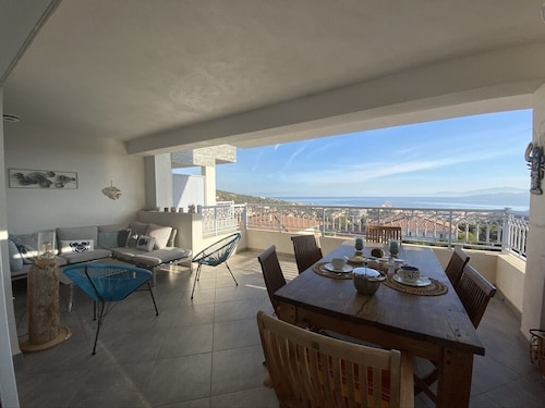 Exceptional Sea View