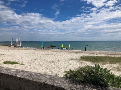 St Pierre Quiberon, bay side, recent 7-room house 300m from beach.