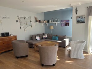 TV, DVD player, ping pong, books