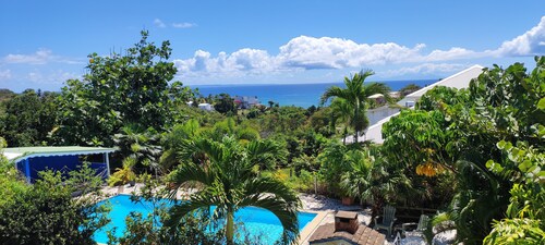 Gite avec piscine et vue imprenable sur la mer