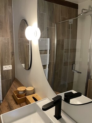 Shower, hair dryer, towels, toilet paper