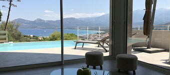 CALVI, MAGNIFICENT CONTEMPORARY VILLA WITH SEA VIEW AND HEATED POOL 