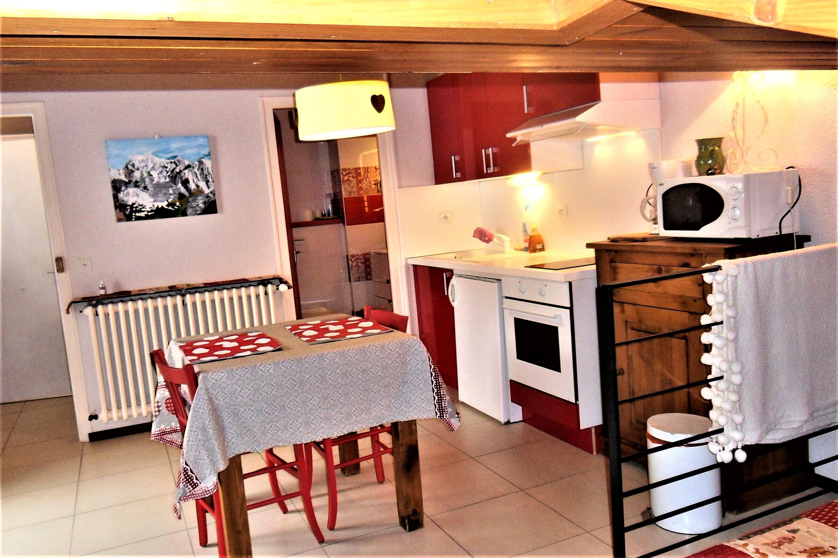 冰箱、微波炉、烤箱、炉灶