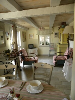 Interior - CHARMING half-timbered house, lovely English-style GARDEN Near Saverne (Furchhausen)