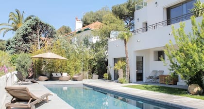 Cassis Modern Villa, Sea View, Heated Pool, 800m village and beach, Provence