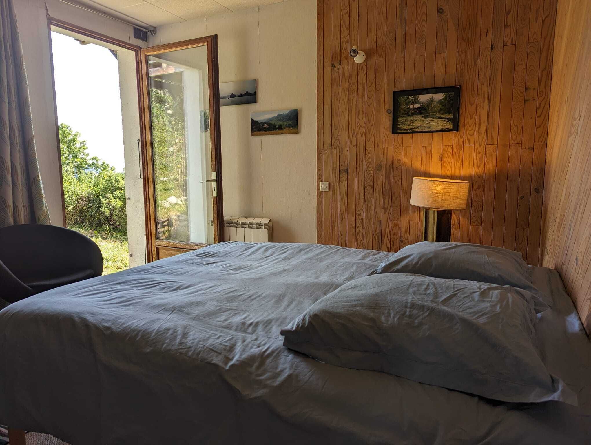 2 soverom, strykejern/-brett og wi-fi (inkludert)