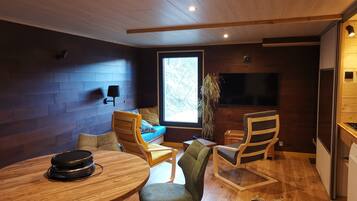 Smart TV, reproductor de DVD, libros, biblioteca de música