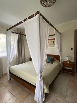 3 bedrooms, iron/ironing board, travel crib, free WiFi