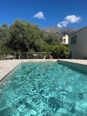 Piscine extérieure, piscine chauffée