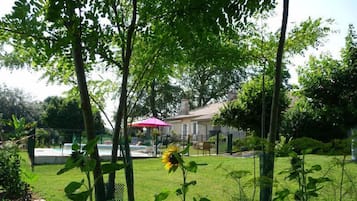 Een verwarmd zwembad