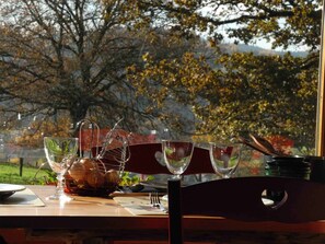 Outdoor dining - Meet with unusual… you will experience a change of scene! Private spa jacuzzi. (Tendon)