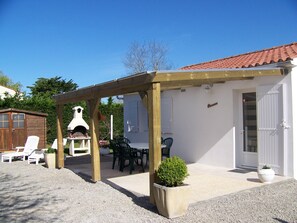 Outdoor dining - Relaxing holiday in St Jean de Monts (Saint-Jean-De-Monts)