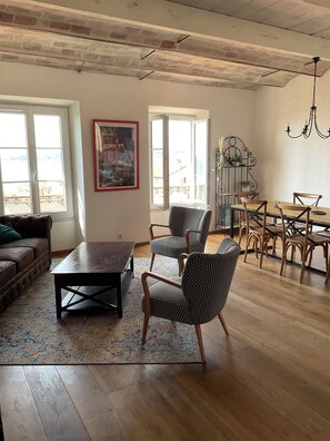 Smart-TV, DVD-Player, Stereoanlage