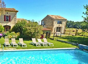 Outdoor pool, a heated pool - Mas 22 à 24 p 7/9 chb wifi Pisc.chauffée jardin clos - Sono pour soirée (Lamotte-Du-Rhône)