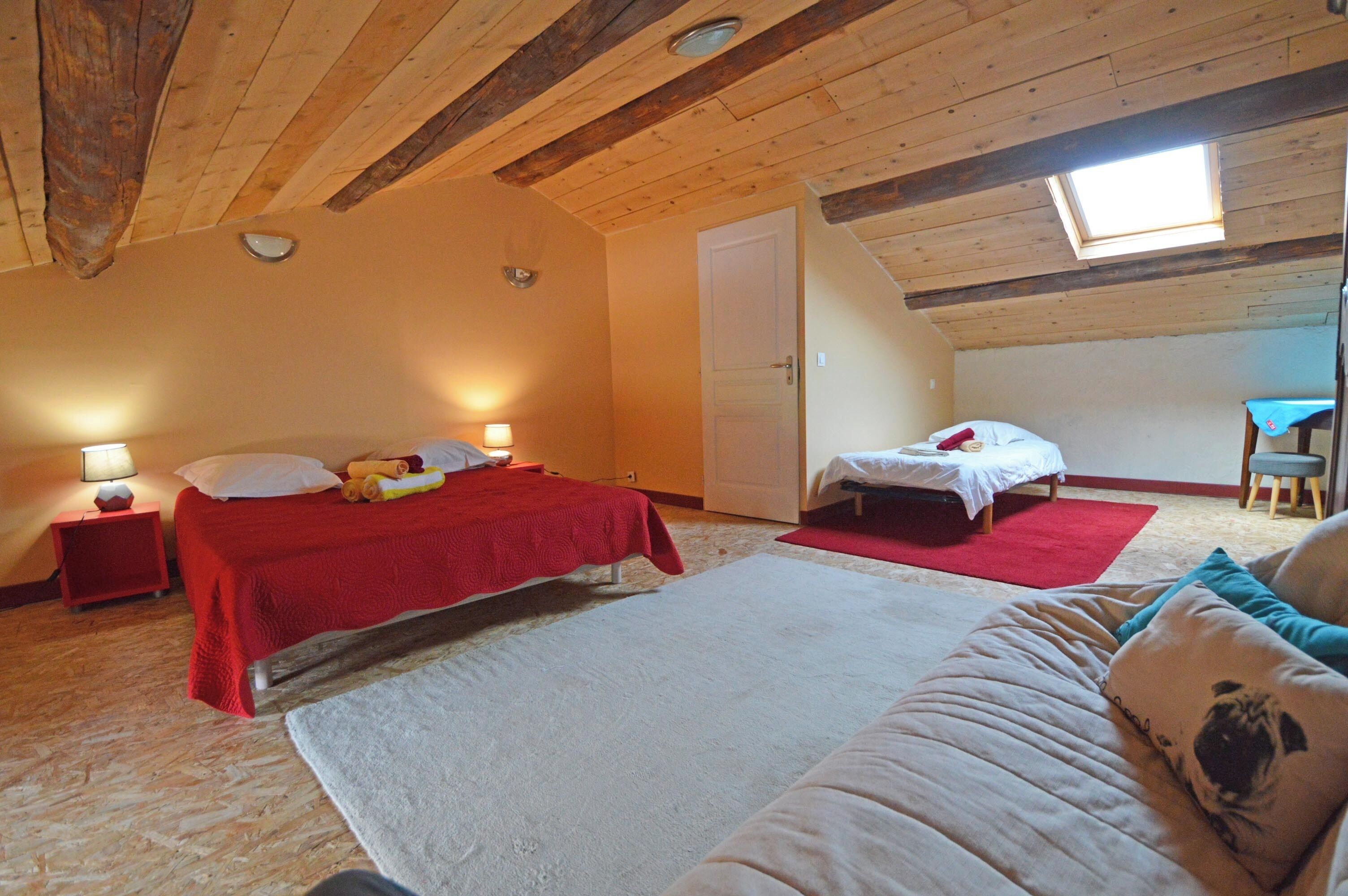 10 bedrooms, soundproofing, iron/ironing board, WiFi (free)