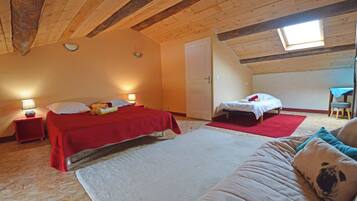10 bedrooms, soundproofing, iron/ironing board, WiFi (free)
