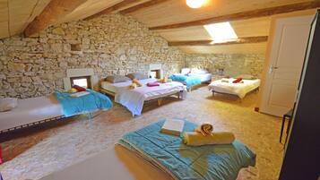 8 間睡房、隔音、熨斗/熨衫板、可攜式嬰兒床