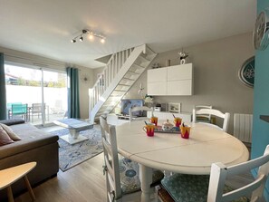Interior - Cozy 3-Room House Near Beach, WiFi, Parking, 3-Star Rating (Saint-Gilles-Croix-de-Vie)
