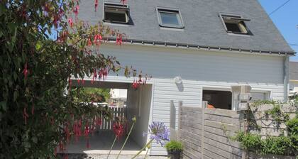 Freistehendes Haus mit Südterrasse in der Nähe von Stränden und Geschäften