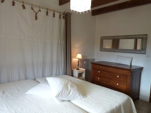 2 bedrooms, desk, iron/ironing board, free WiFi - Cottage Roussille in Mompazier (Capdrot)