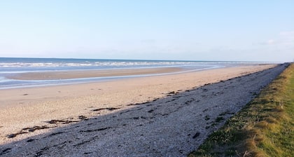 Manche Normandie Quinéville A 100 m del mar, Saint Vaast la Hougue, terreno cerrado.