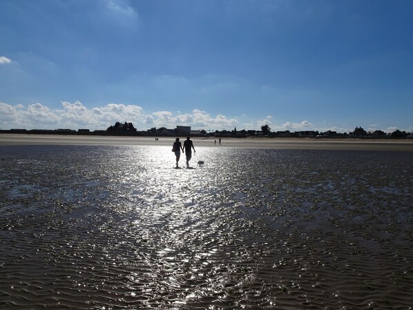 Beach nearby - Manche Normandie Quinéville 100 m from the sea, Saint Vaast la Hougue closed ground. (Quinéville)