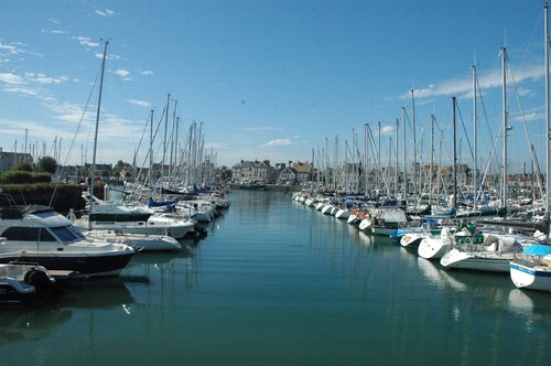 Manche Normandie Quinéville 100 m from the sea, Saint Vaast la Hougue closed ground.
