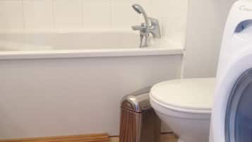 Badekar, hårtørrer, Sæbe, Toiletpapir