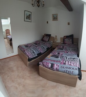 2 bedrooms, iron/ironing board, free WiFi