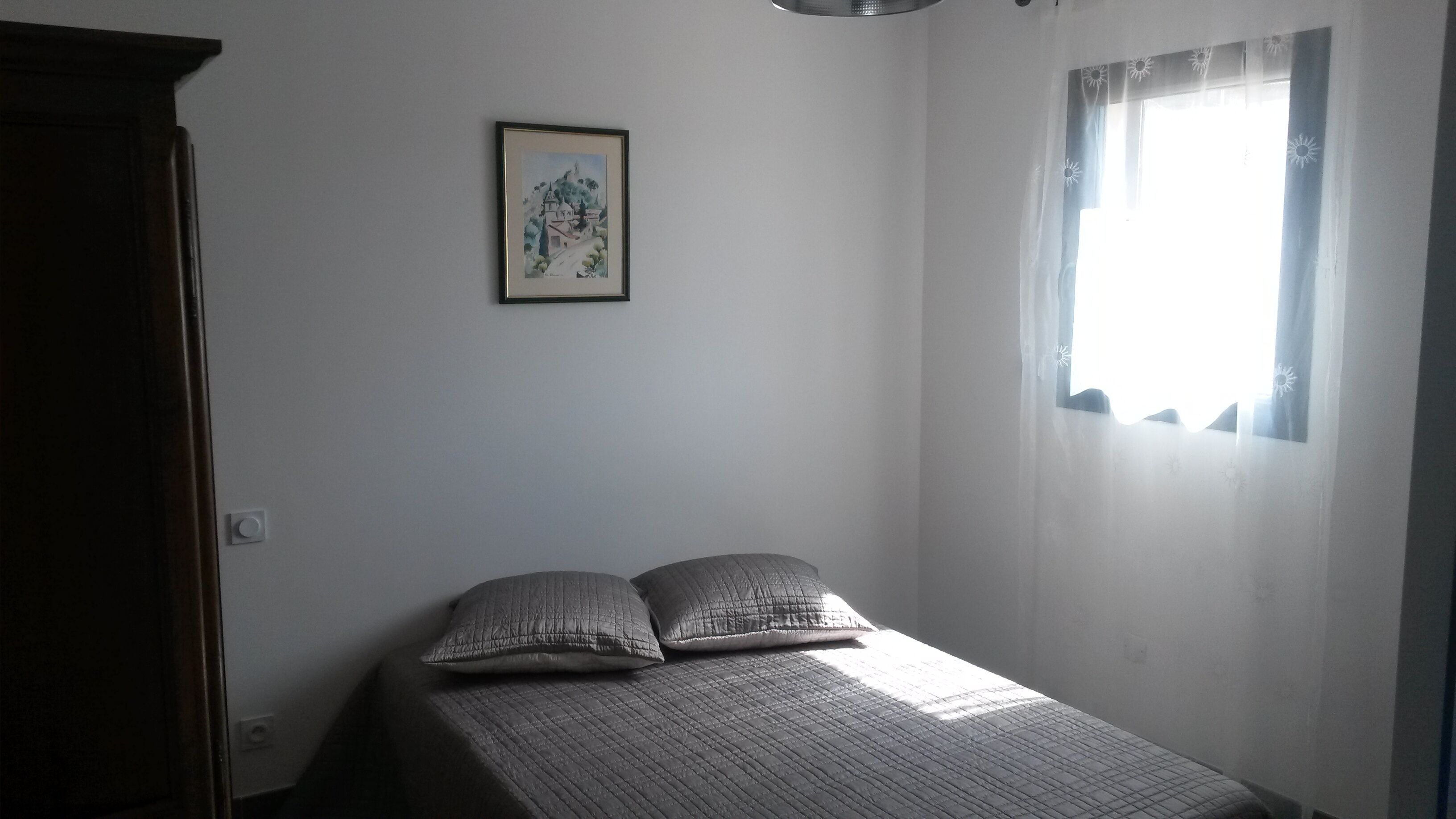 2 dormitorios, escritorio, tabla de planchar con plancha y wifi gratis