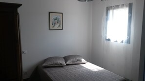 2 bedrooms, desk, iron/ironing board, free WiFi - VERY NICE GITE CLASS 3 * AIR-CONDITIONED FOR 4 PERS CENTER VALLON PONT D'ARC (Vallon-Pont-D'arc)