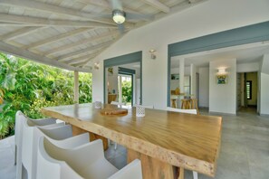 Outdoor dining - New in Saint-Francois! Beautiful luxury 4 * Villa 800m from the sea (Saint-François)
