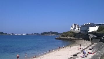 Una playa cerca